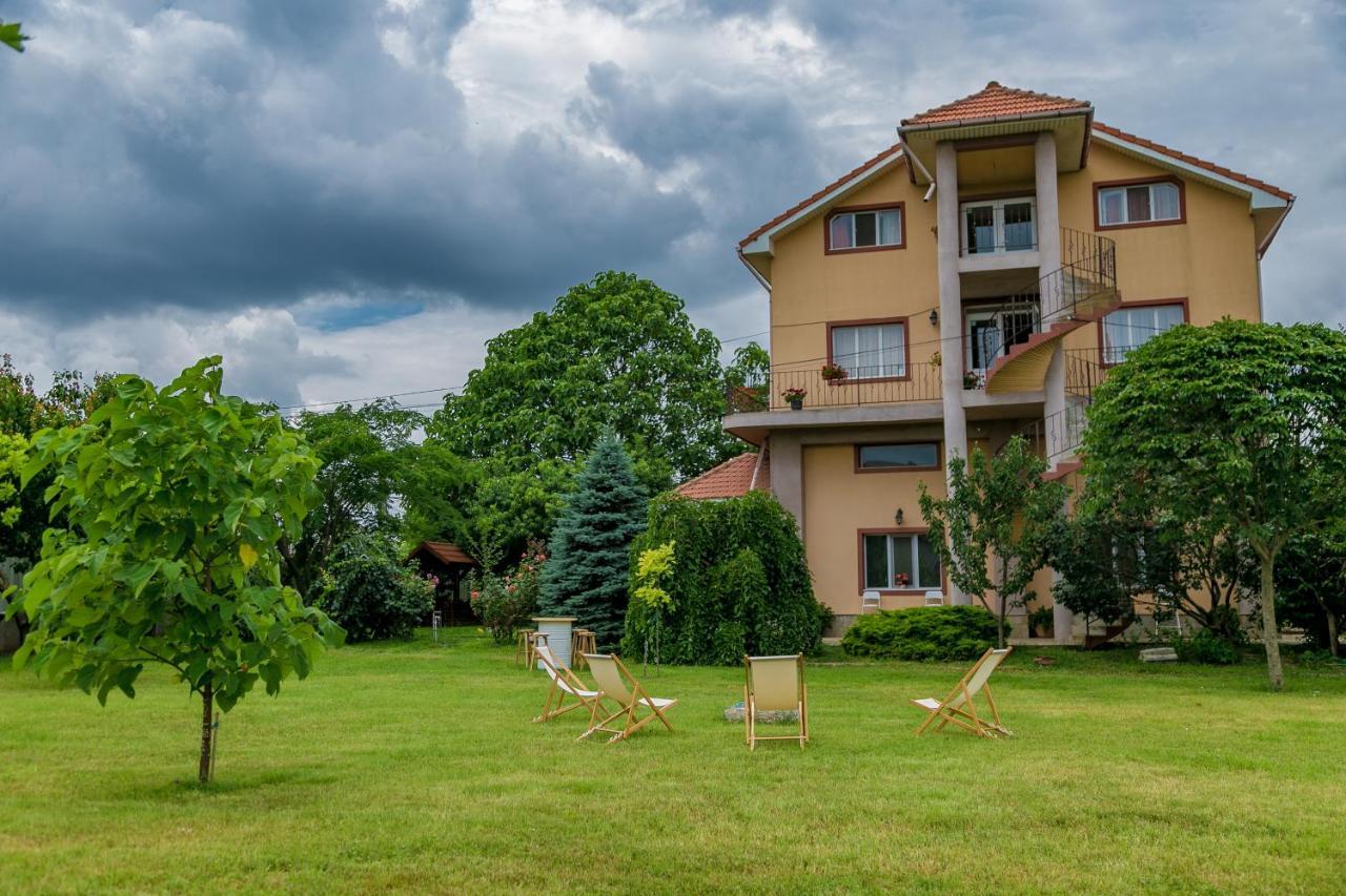 Hotel Heaven Garden Două Mai Exterior foto